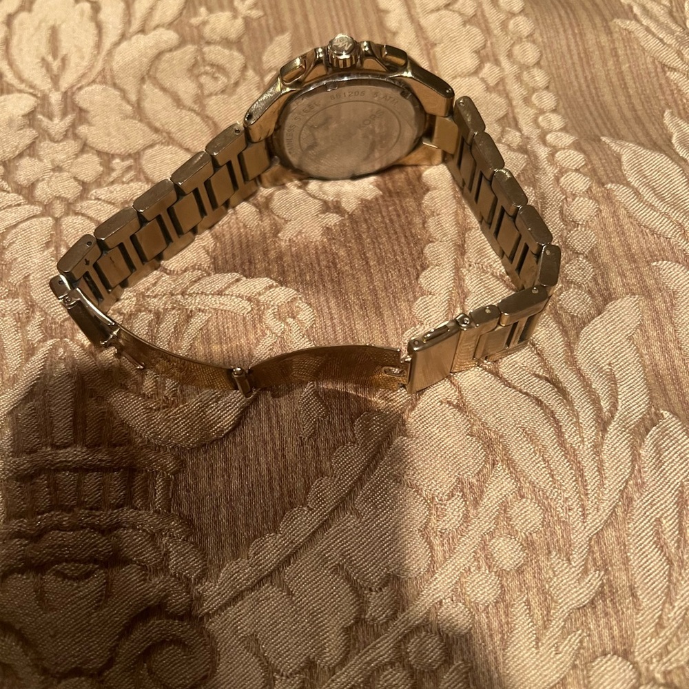 Michael Kors Gold Watch 5635 - Picture 4 of 7